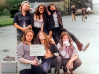 1. máj 1986, aby unikli "prvomájovému šílenství", odjeli do Hřenska, Jan Tomeš dole vlevo