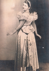 Matka pamětníka Věra Šlechtová, roz. Helceletová, Pardubice, 2. polovina 30. let