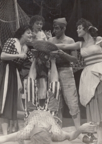 Role Paštičkáře, Divadlo Mladá Boleslav, inscenace Poprask na laguně, konec 50. let