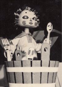 První výprava i realizace, Divadlo DRAK Hradec Králové, inscenace Nepořádná Alenka, 1962