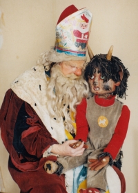 Břichomluvecké vystoupení při mikulášské nadílce, Hradec Králové, 1970