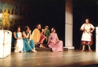 Luboš vpravo, divadelní hra Voskovce a Wericha Caesar, Vancouver, 1981