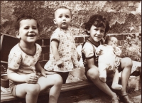 Děti Pelikánových, Olomouc, 1986. Zleva Matouš, Veronika, Ondřej, Šimon