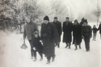 Rekreace ROH, manželé Jirošovi s dcerou uprostřed, 1963