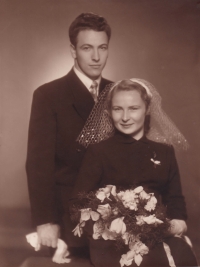 Svatební fotografie manželů Danišových, 1954