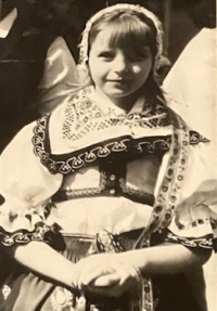 V kroji na 1. máje v roce 1975