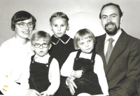 Rodina Petra Krynského: manželka Jana, nejstarší dcera Světlana a dvojčata Michaela a Jakub, 1980