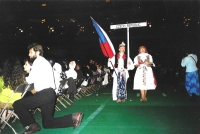 Petr a Jana Krynští v průvodu na Generální konferenci Církve adventistů s.d. v Torontu, 2000