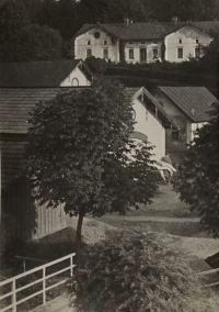 Zámek v Anníně, ve kterém Sylva Puchingerová s manželem a dvěma dcerami bydlela v letech 1964-1974