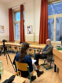 Nahrávání rozhovoru s Ivanem Chvatíkem pro projekt Příběhy našich sousedů. 