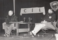 Josef Michek s Františkem Štastným, mnohonásobným mistrem republiky v motocyklových závodech, v Nepomuku přibližně v roce 1982