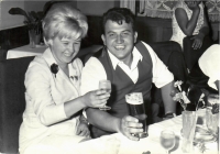 Marie Kábelová na svatbě sestřenice, rok 1967