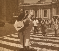 Švadlenkův kamarád pan Hroch na cestě do Vatikánu
