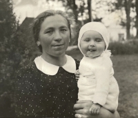 Hana Hrdinová s chůvou, 1939