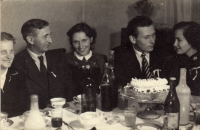 Svatba rodičů Oty Dračky, zleva: Marie, František Dračka, Eva Plačková – sestra Otty Dračky, Otto Dračka, Marija, 2. října 1954