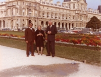 1968, Pavol Strauss s manželkou a švagrom Viliamom Loydlom v Paríži