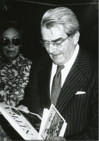 1992, Nitra, mestský úrad, foto Pavla Straussa od Kolomana Zurika