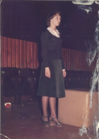 Ivana Wojtylová při recitaci, kulturní brigáda (1978)