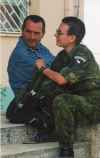 2002: Zdeňka Markovičová na misi v Kosovu