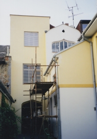 Stavba budovy lékárny