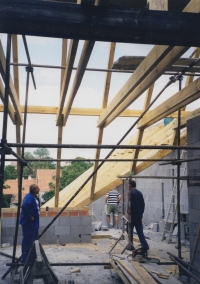 Stavba budovy lékárny v Mistříně