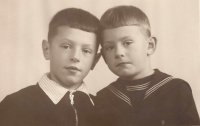 Sergey s bratrem Vladimirem, Leningrad, 1957
