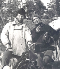 S kolegou A. Razinkovem u Bílého moře, 1979