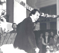 Na představení pro děti zaměstnanců Biologického vědecko-výzkumného ústavu při Petrohradské státní univerzitě, stanice Petěrgof, 1992