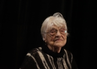 Věra Pešková při natáčení, 2025