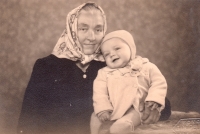 Babička s nejstarším bratrem Josefem, 50. léta dvacátého století