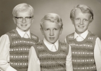 Synové Brigitte Marksové, když jim bylo deset, jedenáct a třináct let, v roce 1974
