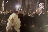 Dominik Duka se zdraví s prezidentem Václavem Havlem a jeho manželkou