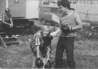 Ivana Wojtylová na prázdninách u cirkusu v Bratislavě (1982)
