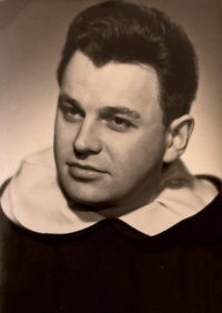 Jako absolvent Cyrilometodějské bohoslovecké fakulty