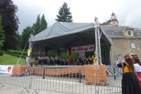 Alexander Papageorgiu se synem a vnukem, manželkou, dcerou, vnučkou a snachou na Folkmáji v roce 2022