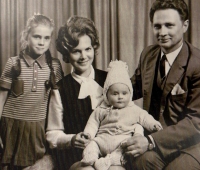 Hana Hejlová s manželem Jiřím a dcerami