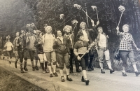 S Klubem českých turistů v prvomájovém průvodu (1986)