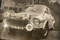 Súťažné auto a Jozef Studenič 4