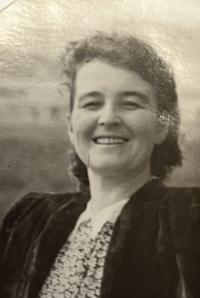 Maminka Klára, 1946