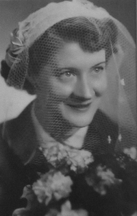 Sestra Jiřího Jaroše na portrétní fotografii, 50. léta 20. století