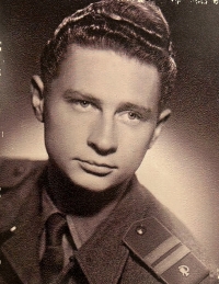 Manžel Jiří Hejl v uniformě