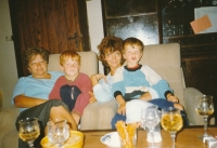 Marianna Staňková s dcerou Ivankou a vnoučaty