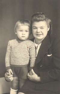 Milan Klapetek s maminkou Danou