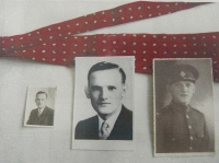 Podobenky otce pamětnice Františka Kadlece a jeho vázanka, kterou měl na sobě, když byl zabit