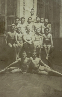 Skupina lovosických sokolů v roce 1928