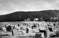 Pohlednice od pobřeží Baltu, z podzimu 1938, kdy tam byla Adéla Lasáková s babičkou a dalšími obyvateli Hlučínska v evakuaci po československé mobilizaci