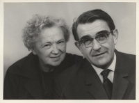 zač. 90. rokov, Pavol Strauss s manželkou