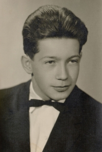 Maturitní fotografie Václava Diviše, 1961