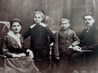 Rudolf Manoušek st. s rodinou, 1915
