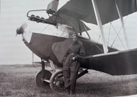 Karel Mašek, zkušební pilot, otec pamětníkovy maminky, 1916